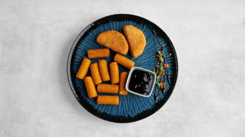 Rántott camembert sajt krokett áfonya