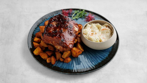 BBQ oldalas, hagymás főtt-sült burg. amerika káposztasalátával